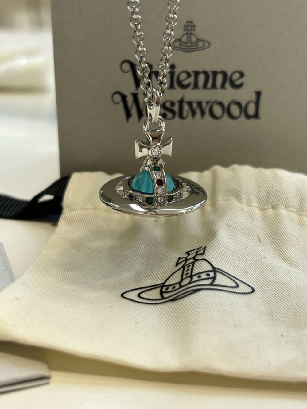 Vivienne Westwood Orb Necklace Pendant  Crystal Light Blue - Picture 2 of 3